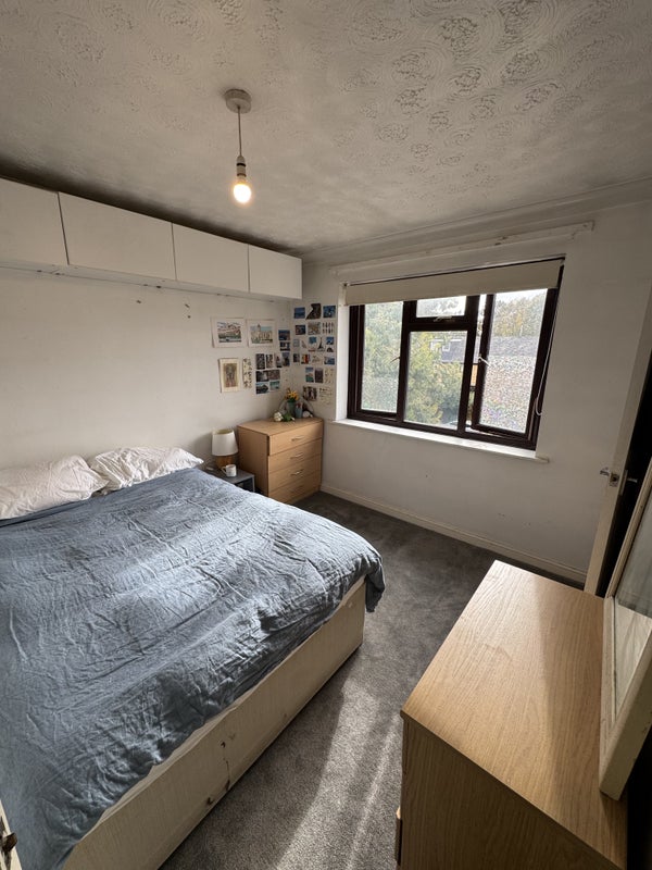 Flat Hull Close in Greater London