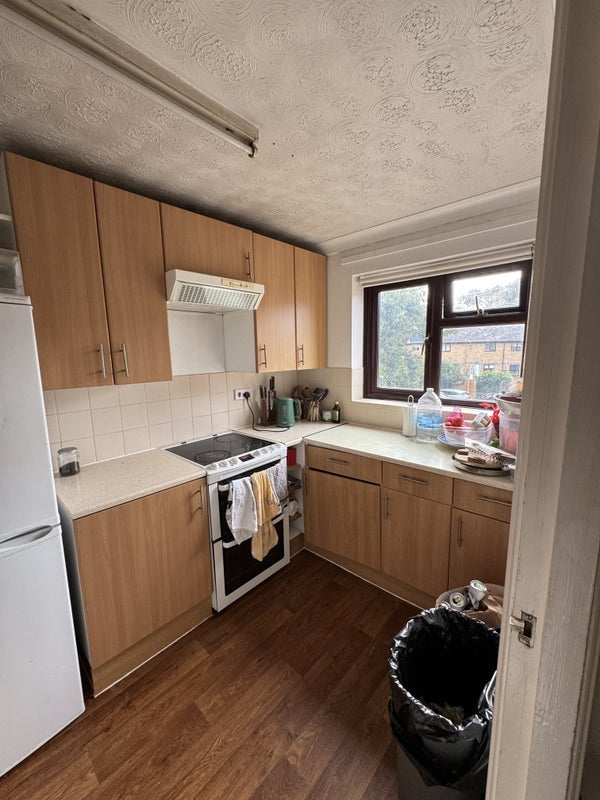 Flat Hull Close in Greater London