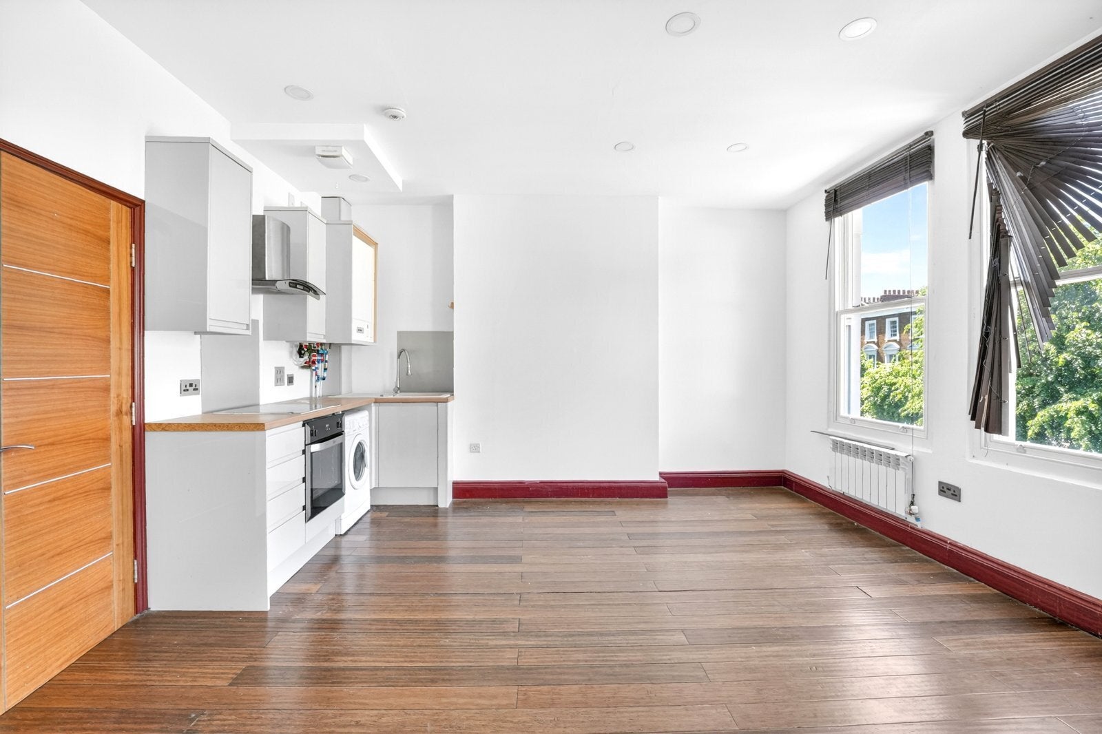 Flat Trafalgar Avenue in Greater London