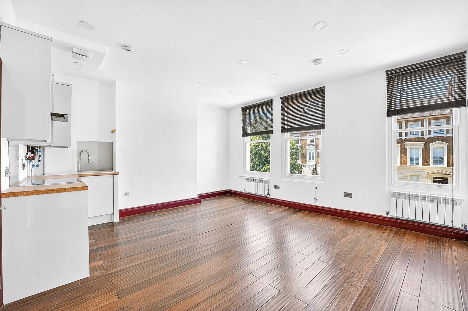 Flat Trafalgar Avenue in Greater London