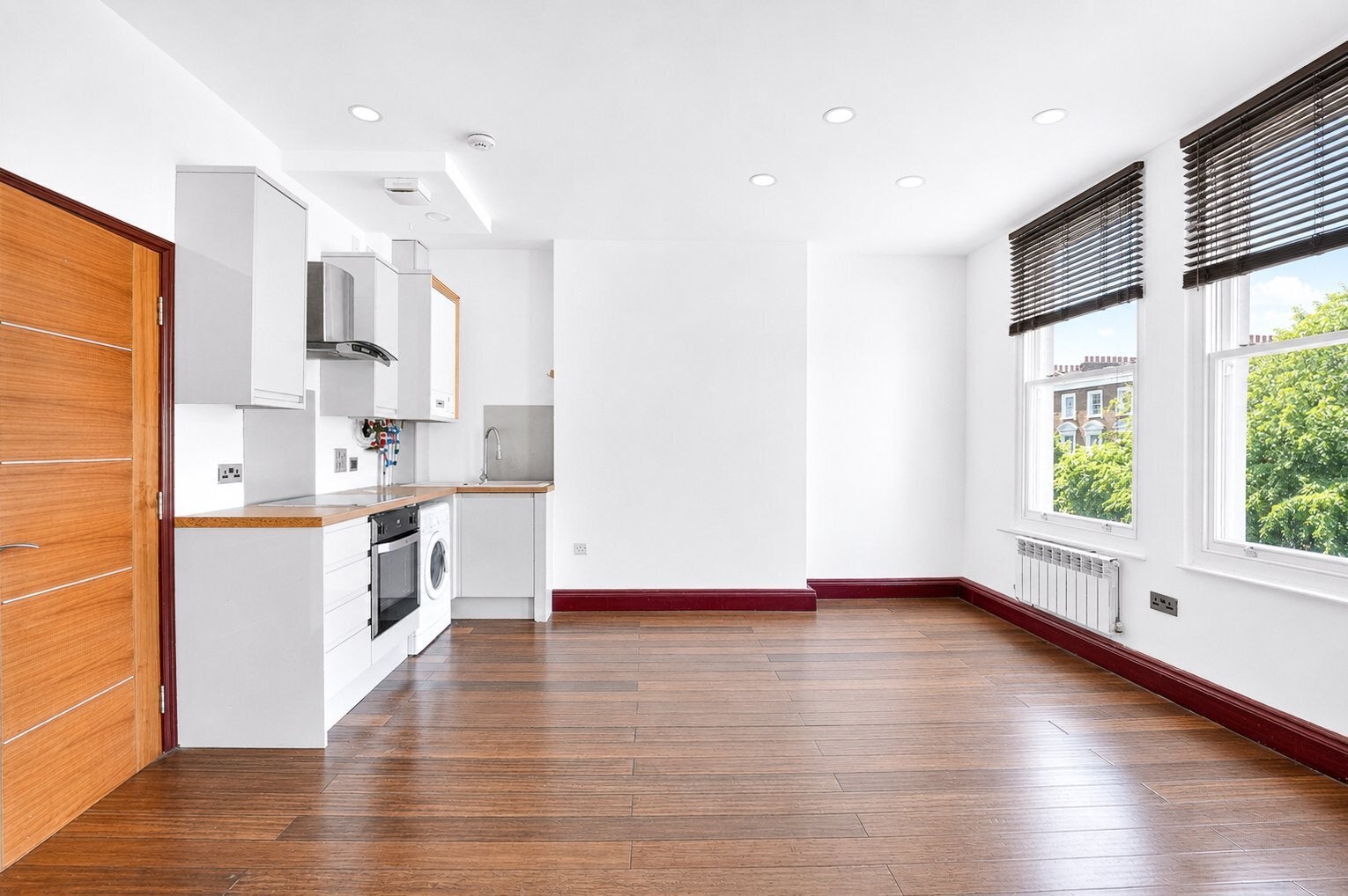 Flat Trafalgar Avenue in Greater London