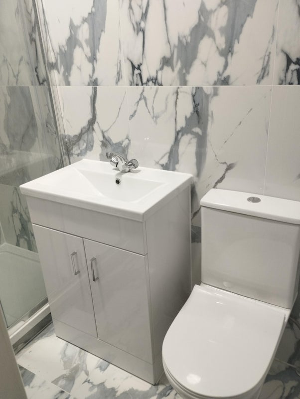 Room Greenock Road in Greater London