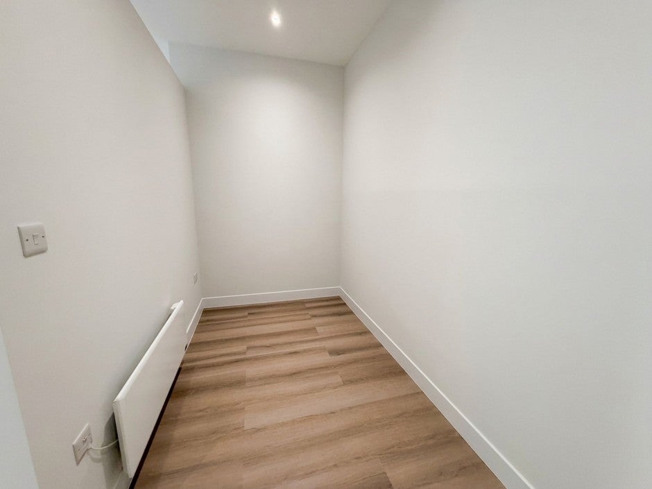 Flat Cowley Business Park in Greater London