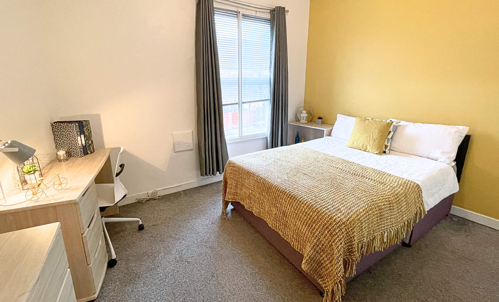 Flat Kirkstall Road in Leeds