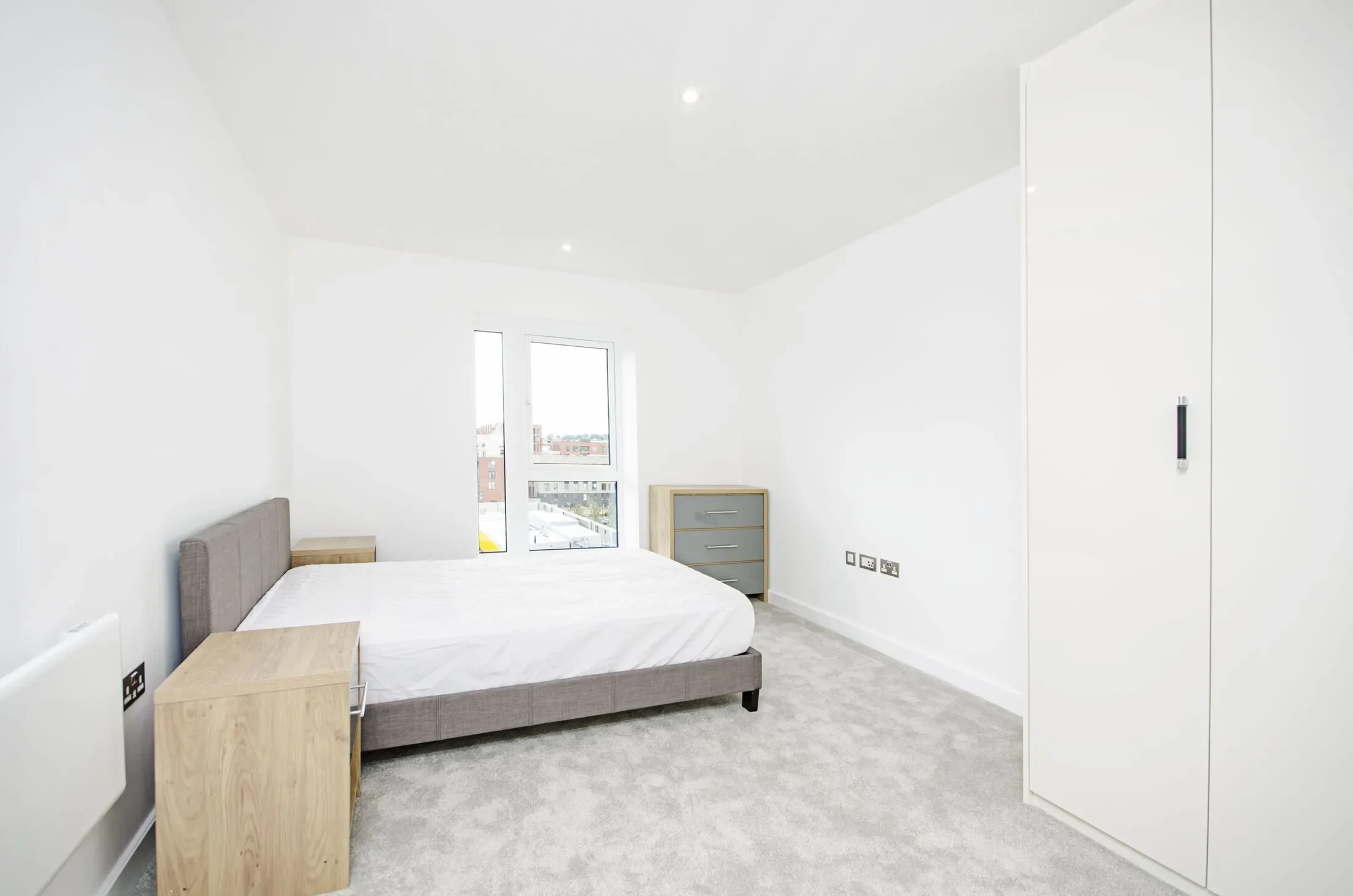 Flat Bristol Avenue in Greater London