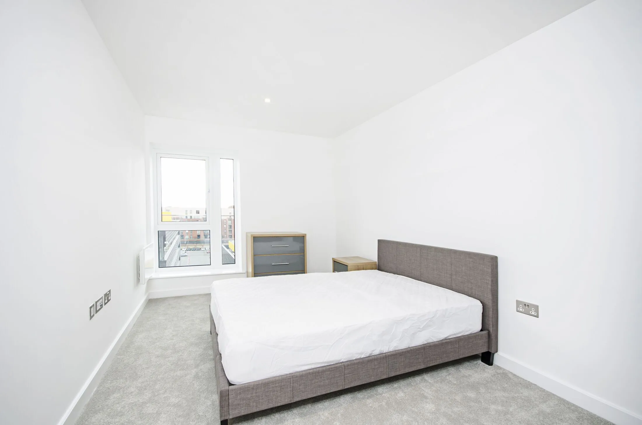 Flat Bristol Avenue in Greater London