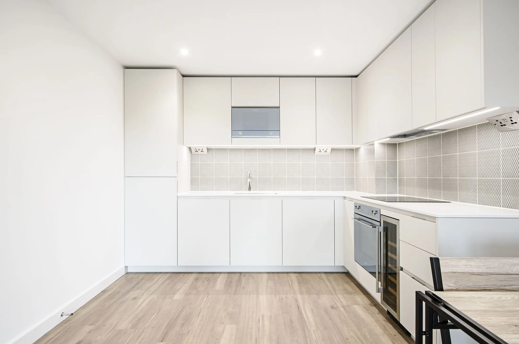 Flat Bristol Avenue in Greater London