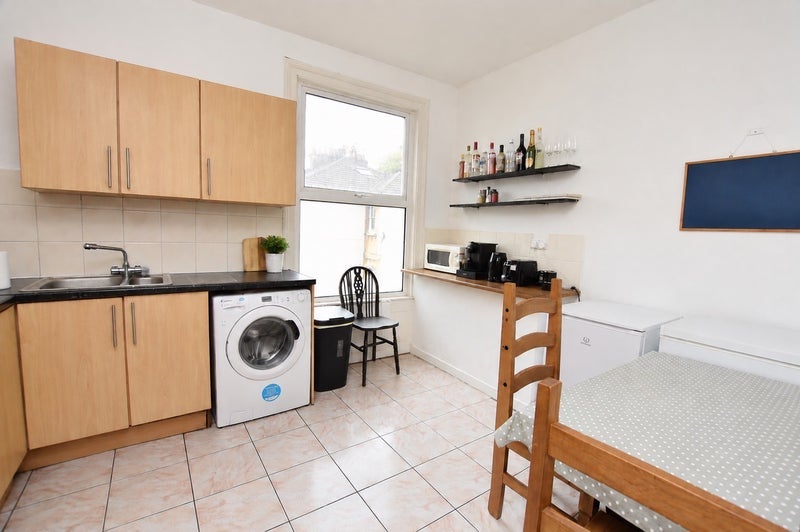 Room Zetland Road in Bristol