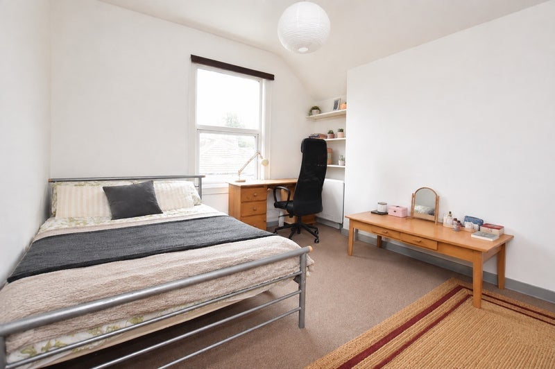 Room Zetland Road in Bristol
