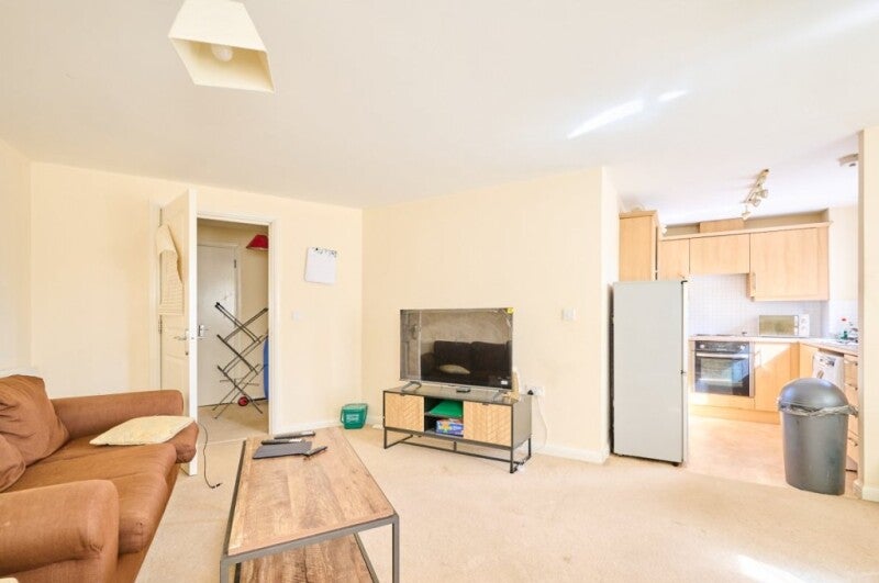 Flat Pepper Box Court in Rugby