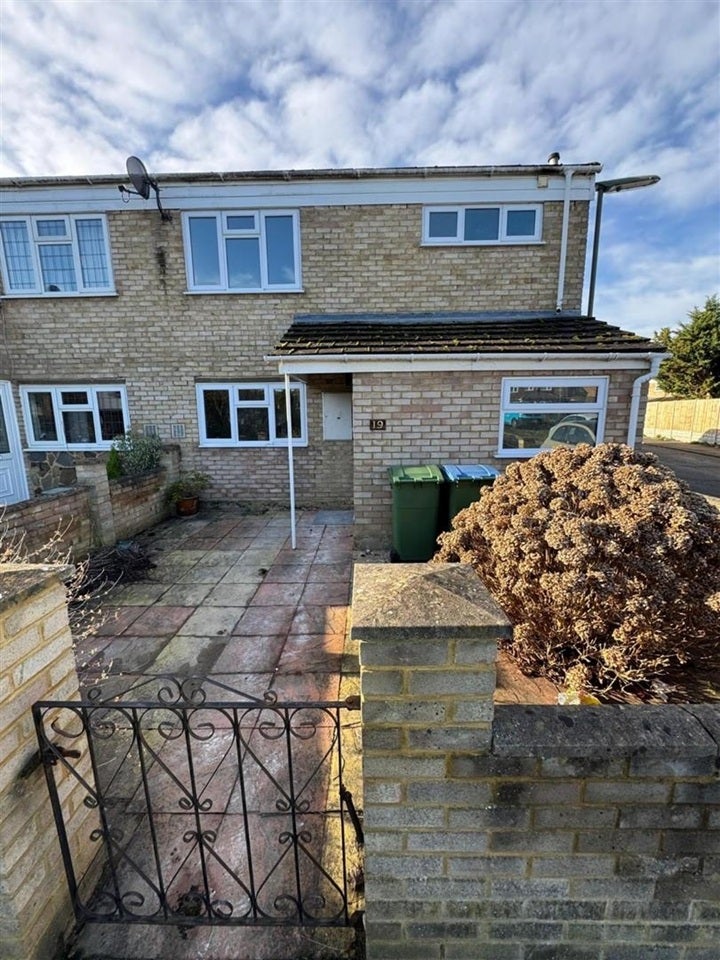 Room Byron Close in Elmbridge