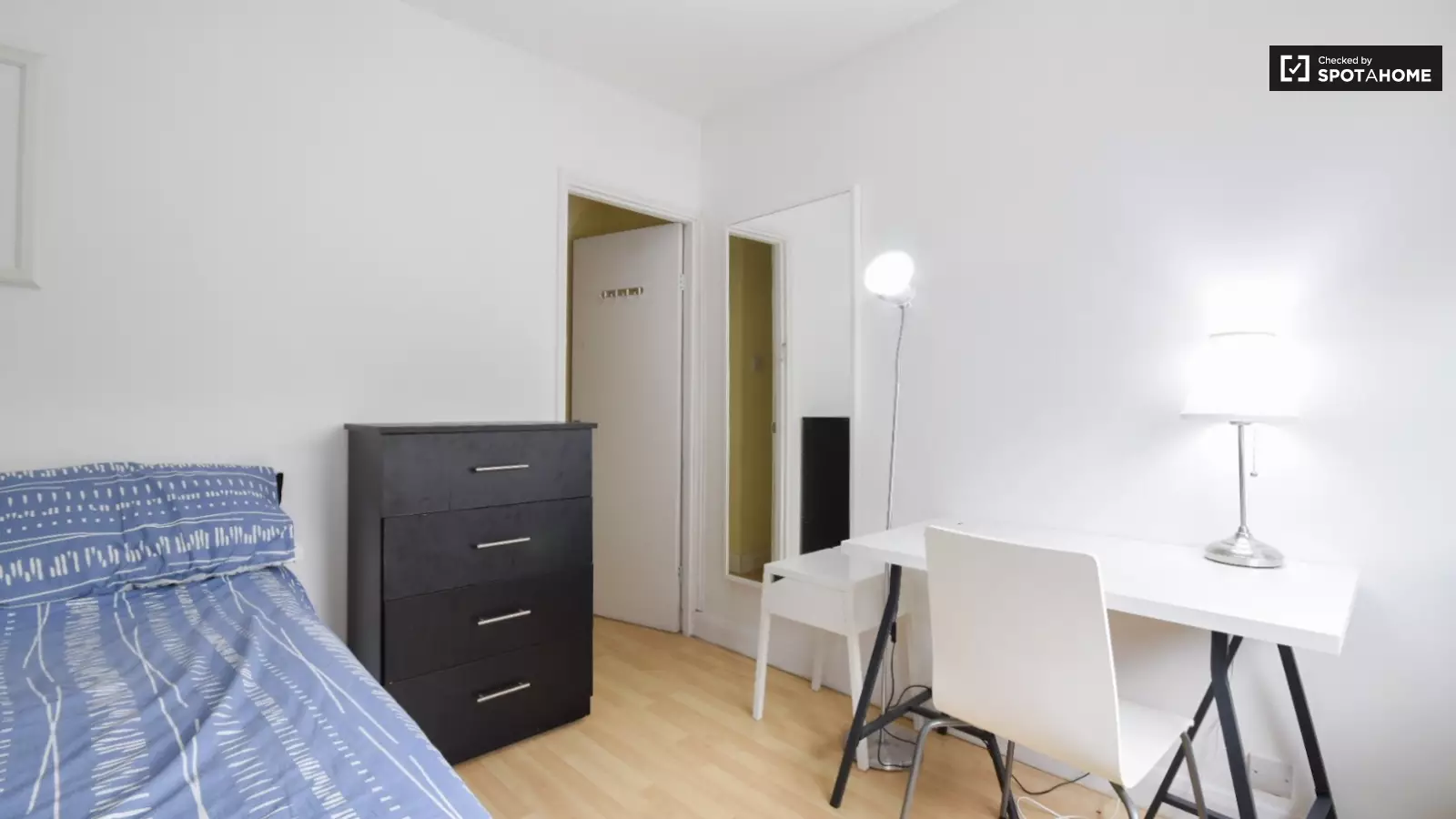 Flat Mercier Road in Greater London