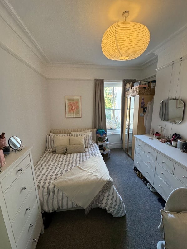 Room Trinity Road in Greater London