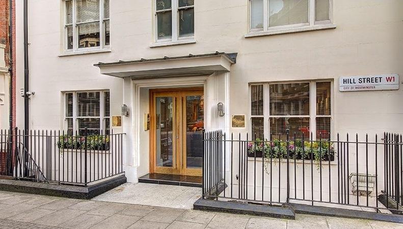 Flat Hill Street in City of Westminster