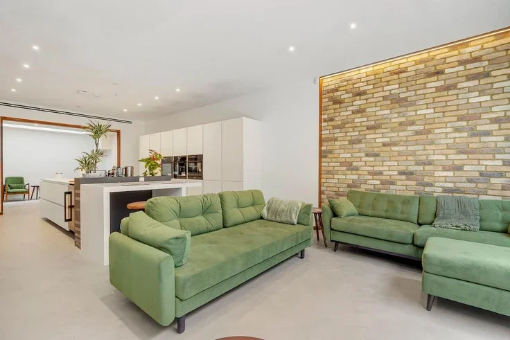 Flat Earl's Court Road in Greater London