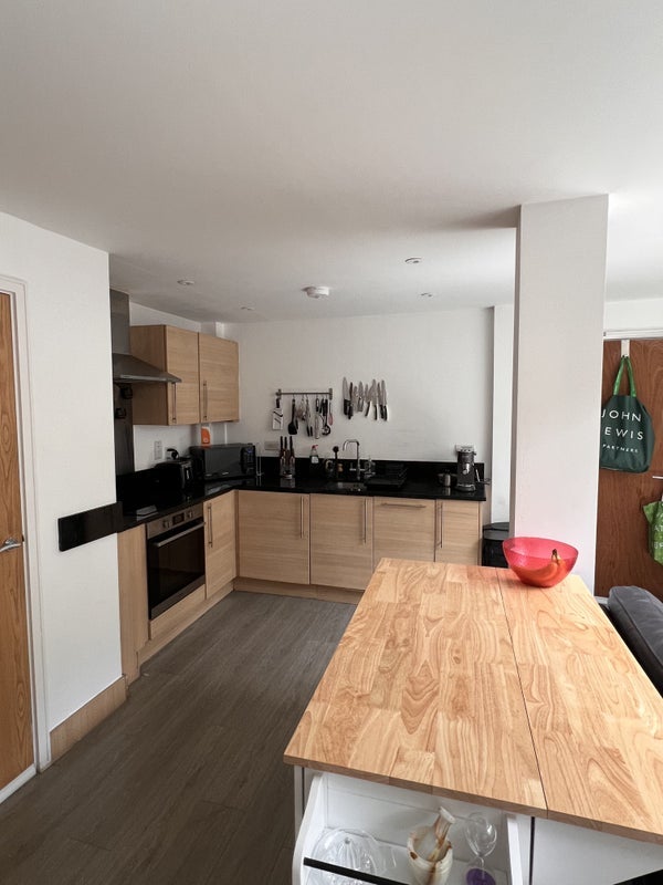 Room Wrights Road in Greater London