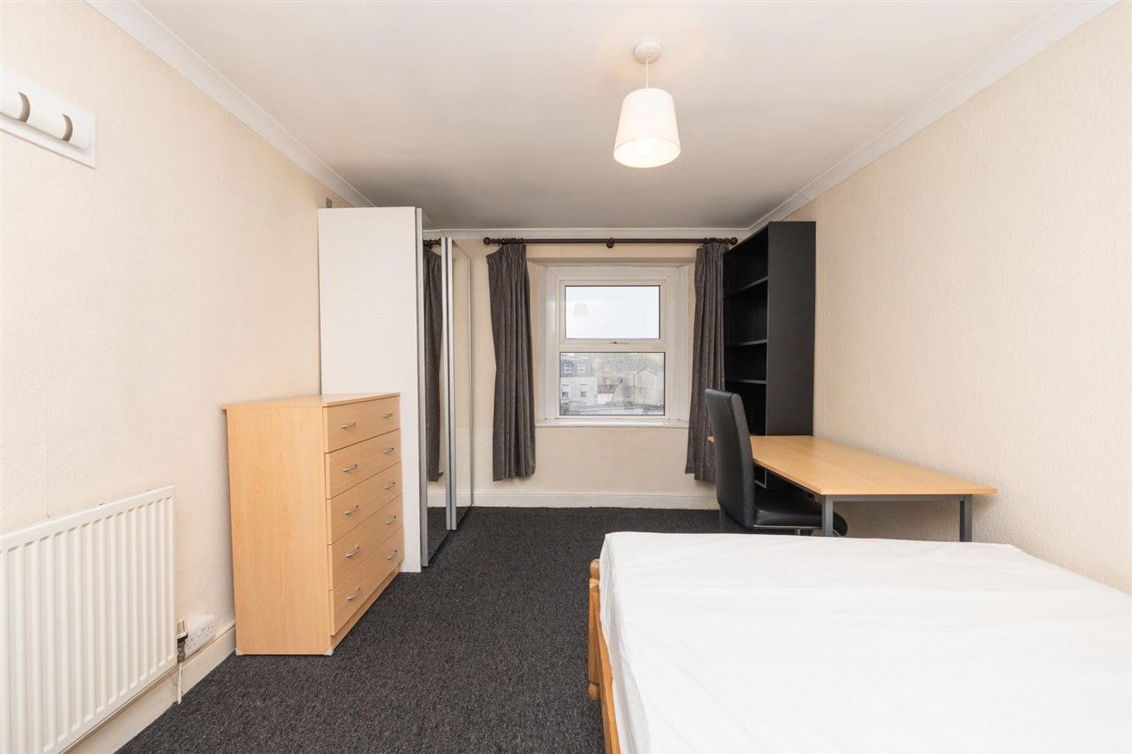 Room Queens Road in Bristol