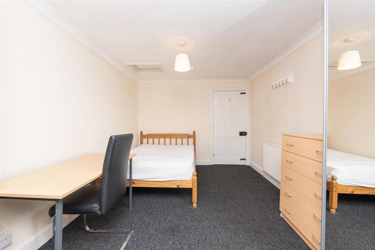 Room Queens Road in Bristol