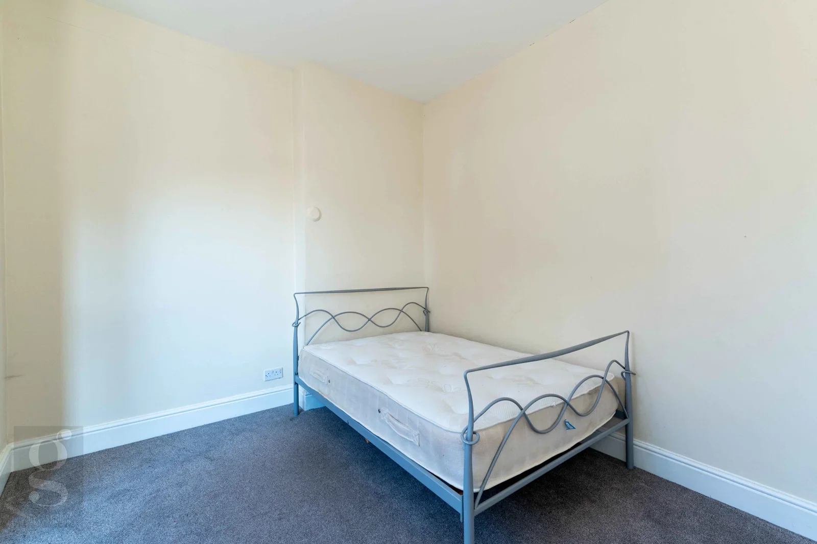 Room Grove Road in Hereford