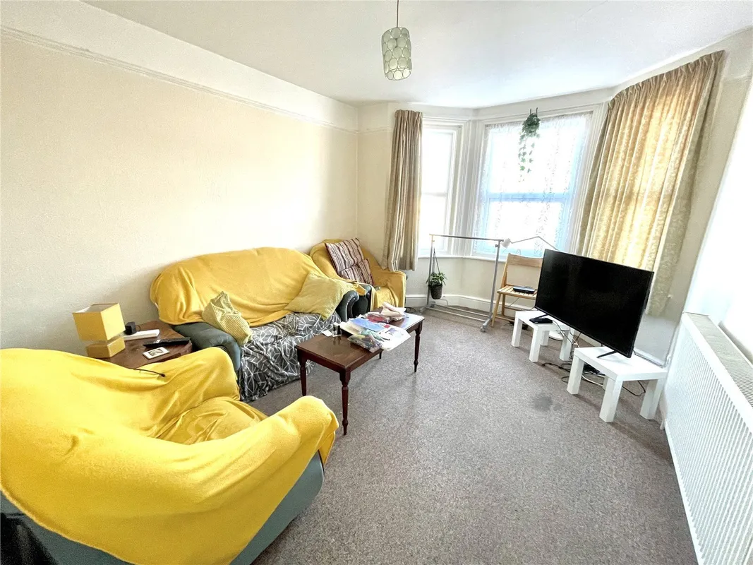 Flat Wallisdown Road in Bournemouth