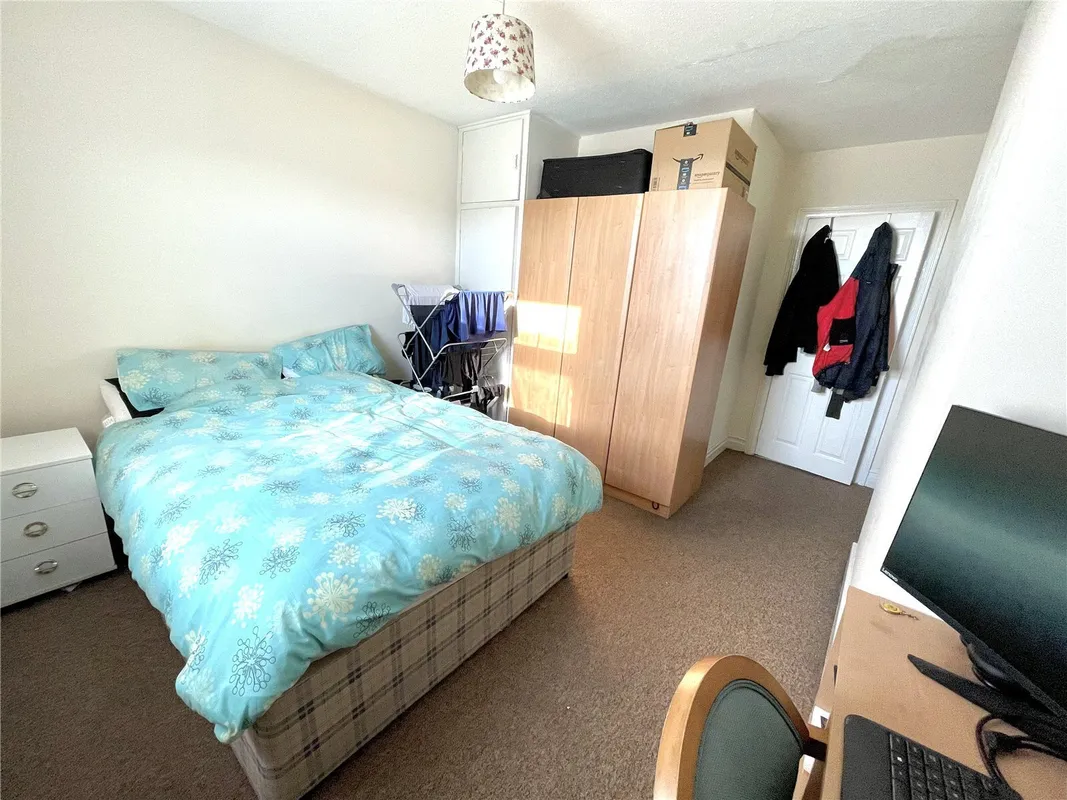 Flat Wallisdown Road in Bournemouth