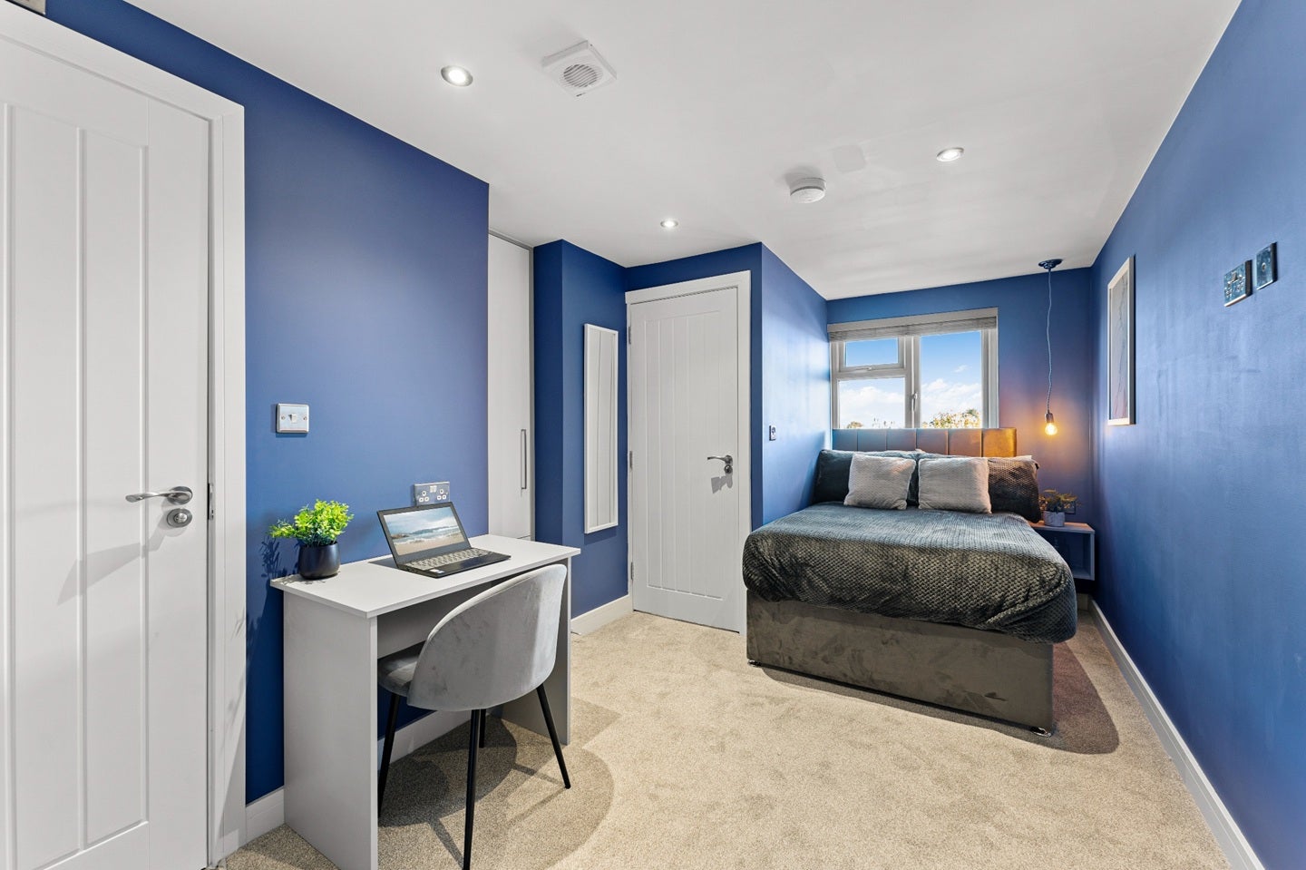 Room Belsize Avenue in Peterborough