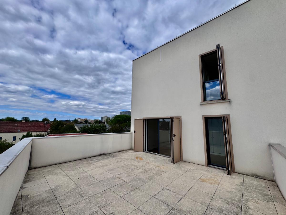Flat Rue du Vieux Pont in Carrières-sous-Poissy