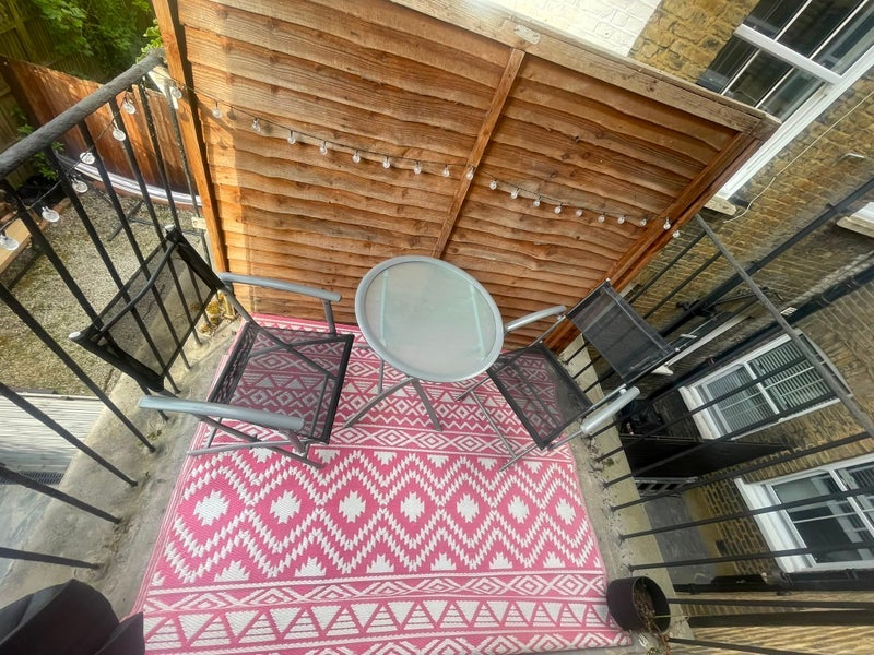 Room Elmhurst Street in Greater London
