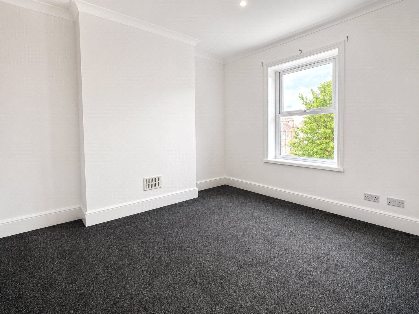 Flat Selhurst Road in Greater London