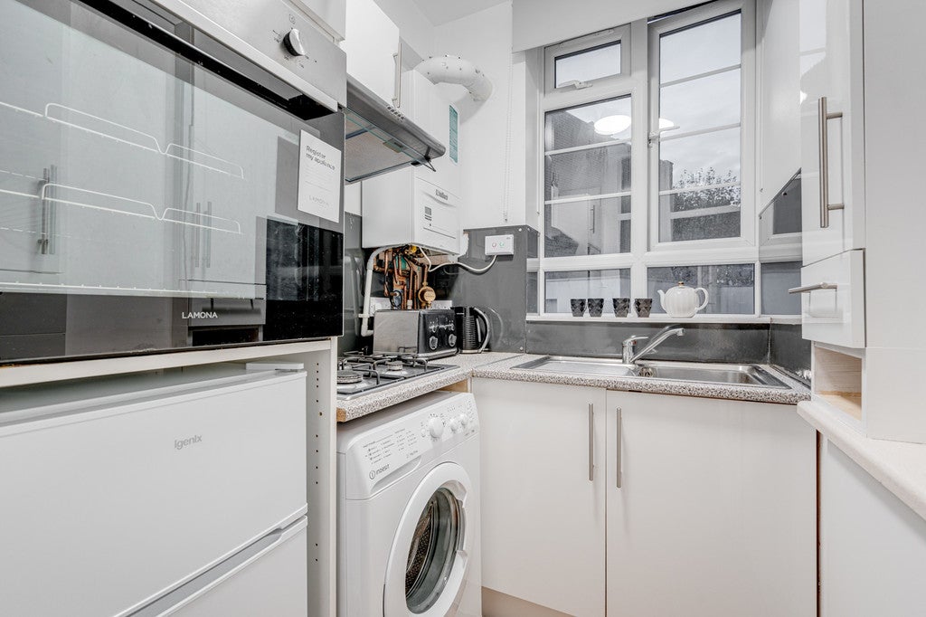 Flat Marylands Road in City of Westminster