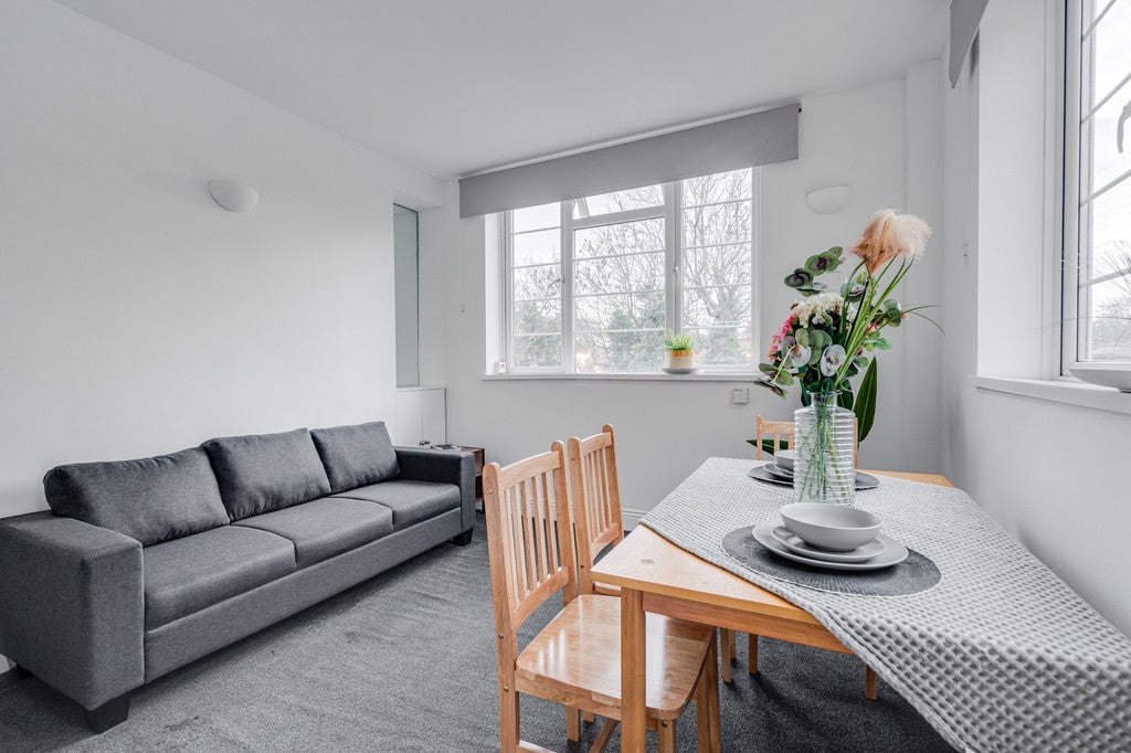 Flat Marylands Road in City of Westminster