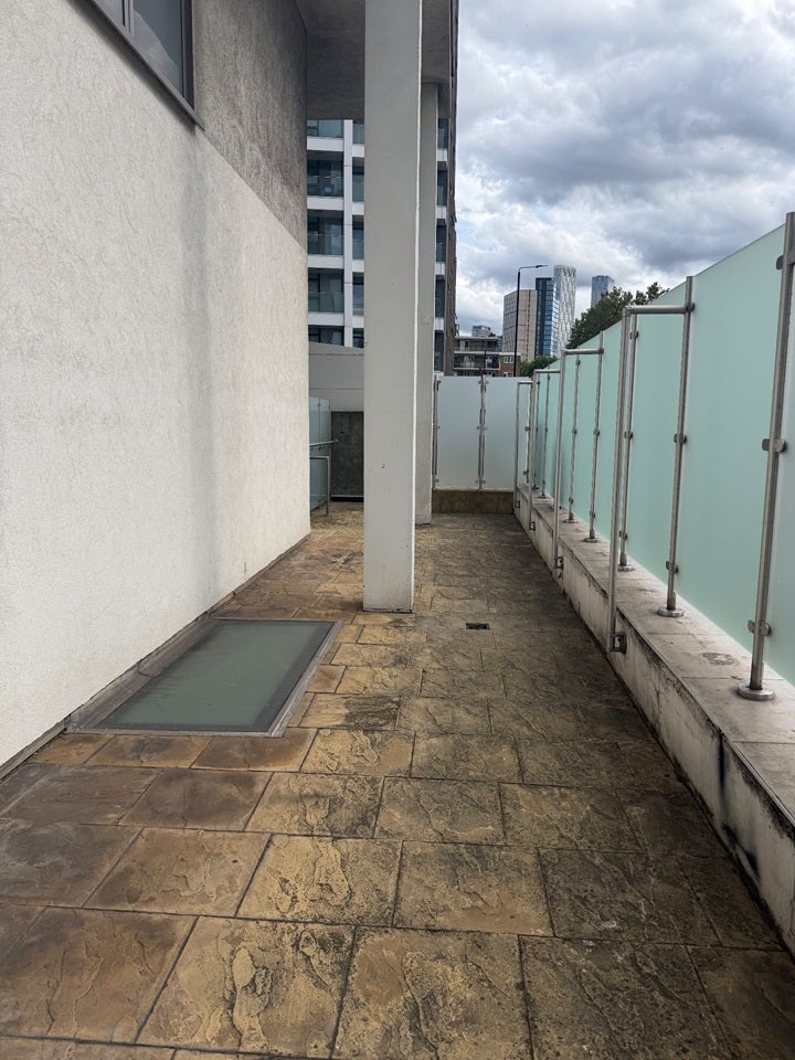 Flat Burdett Road in Greater London