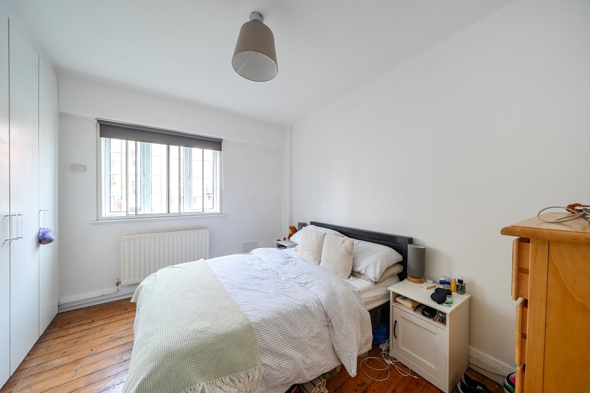 Flat West End Lane in Greater London