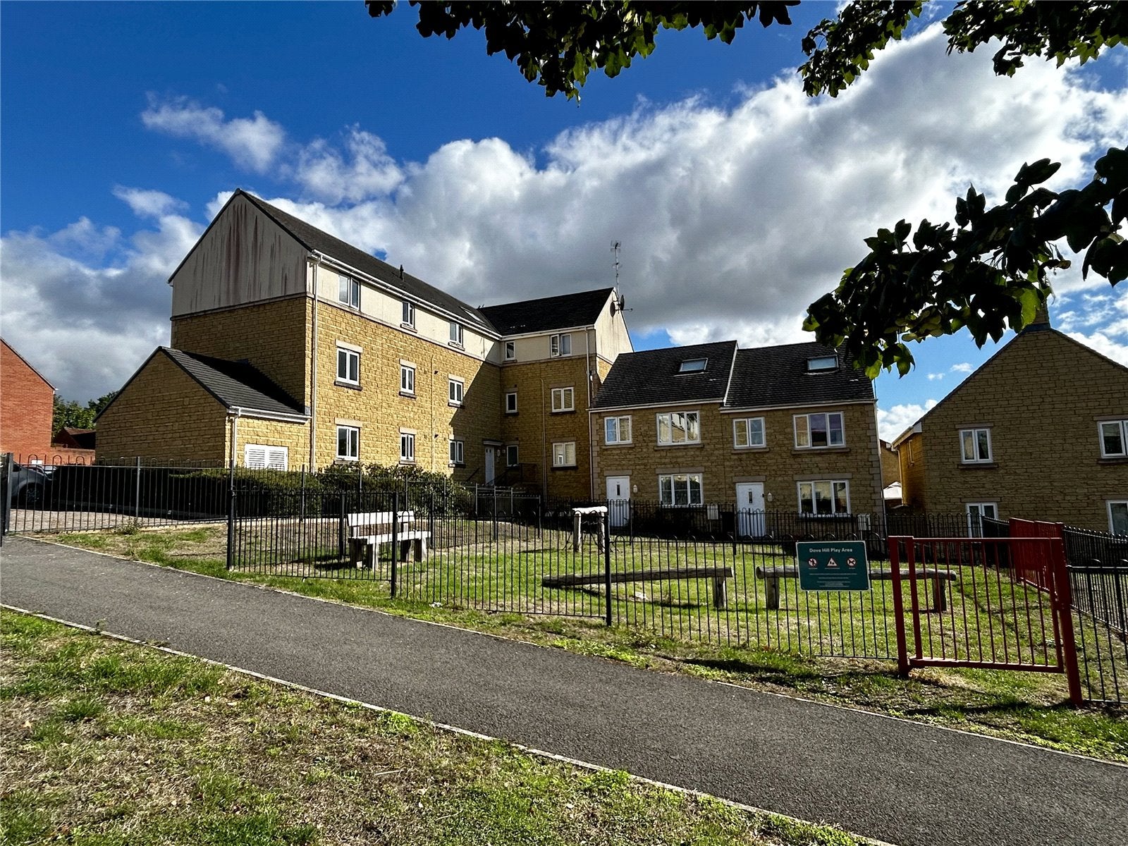 Flat Renard Rise in Stroud
