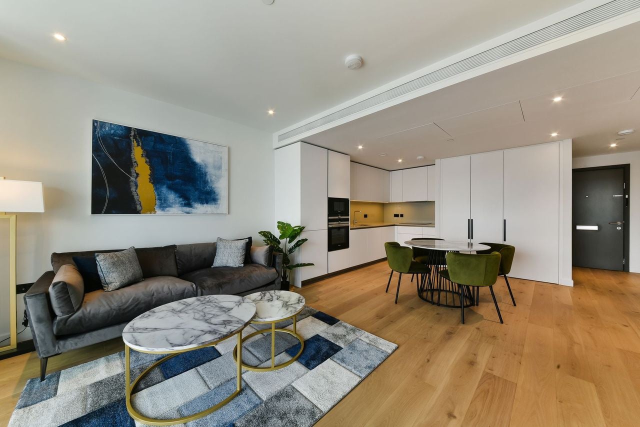 Flat Batten Street in Greater London
