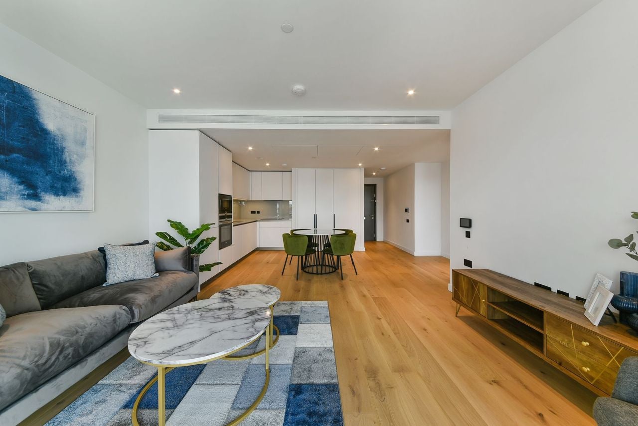 Flat Batten Street in Greater London