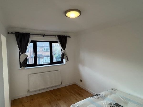 Room Mills Grove in Greater London