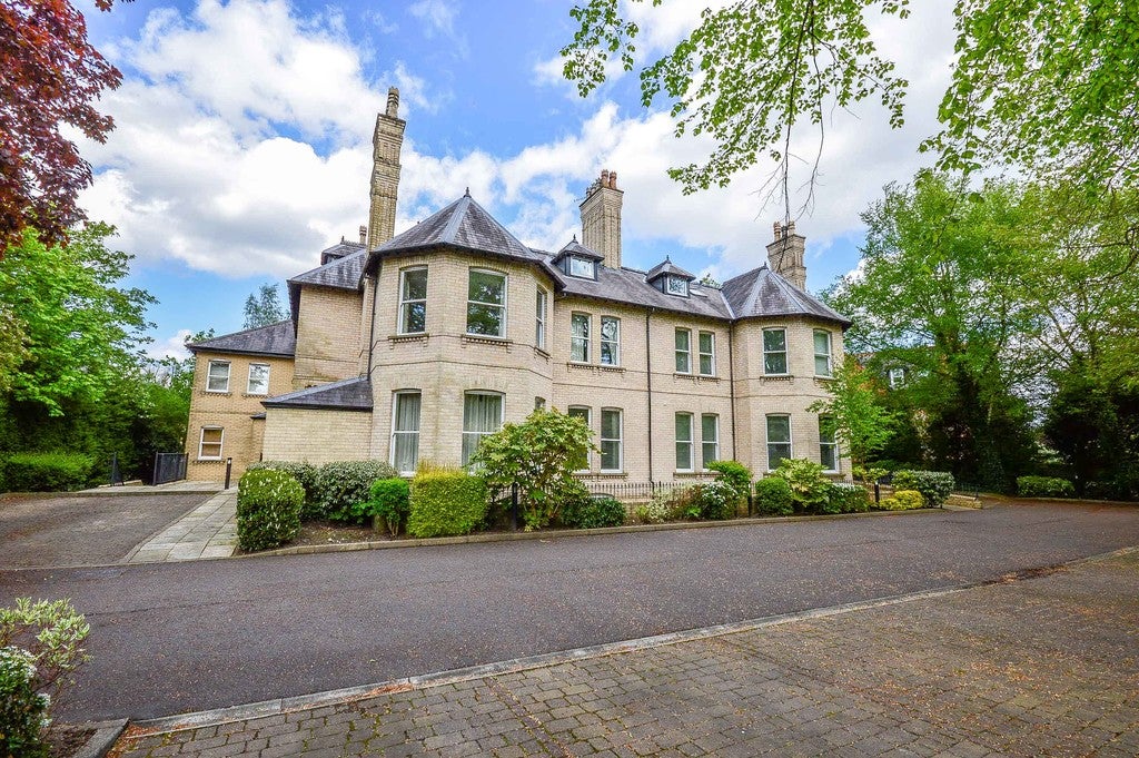 Flat Cavendish Road in Trafford