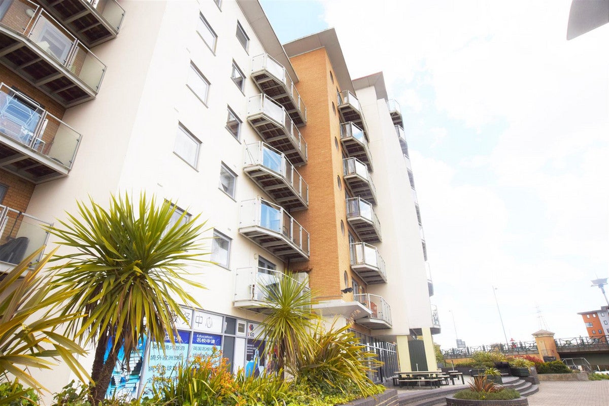 Flat Caelum Drive in Colchester