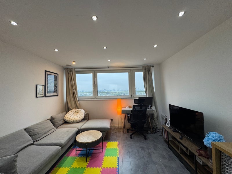 Flat Swanscombe Road in Greater London