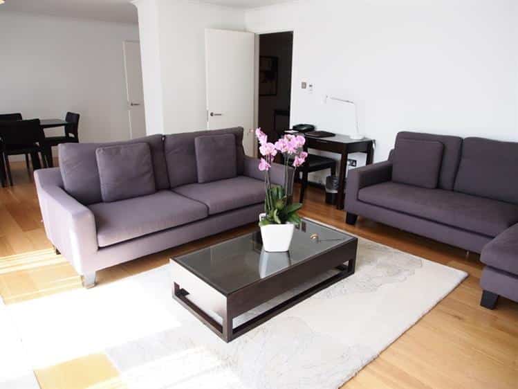 Flat Kensington High Street in Greater London