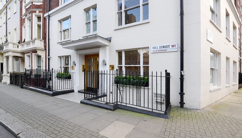 Flat Hill Street in City of Westminster