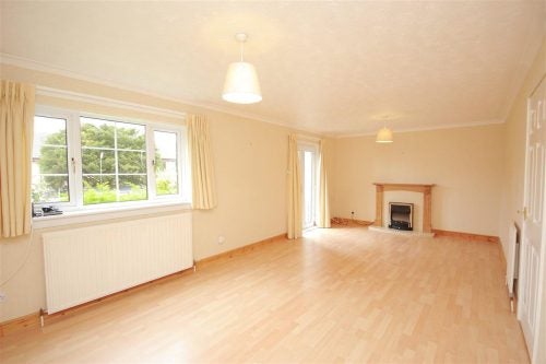 House Braehead Drive in City of Edinburgh