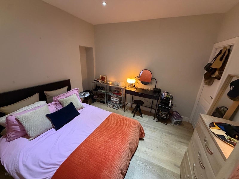 Room Latimer Road in Greater London