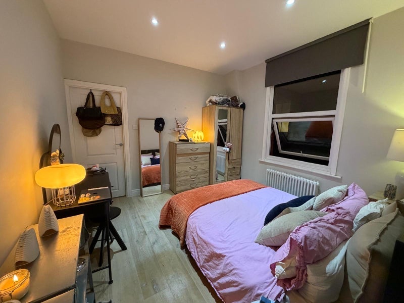 Room Latimer Road in Greater London