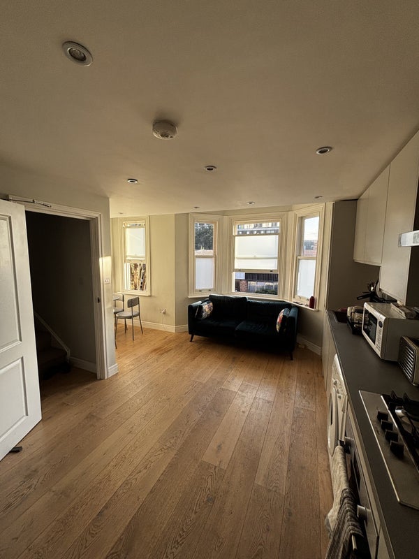 Room Latimer Road in Greater London