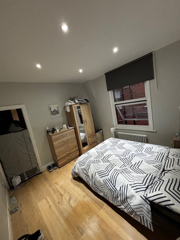 Room Latimer Road in Greater London