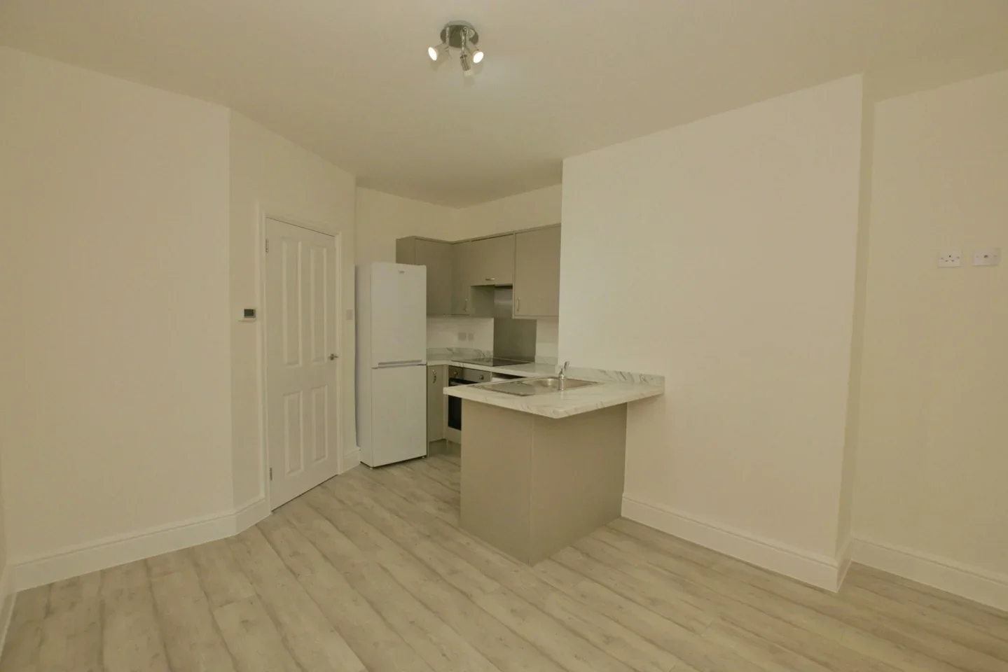 Flat Cheriton High Street in Folkestone and Hythe District