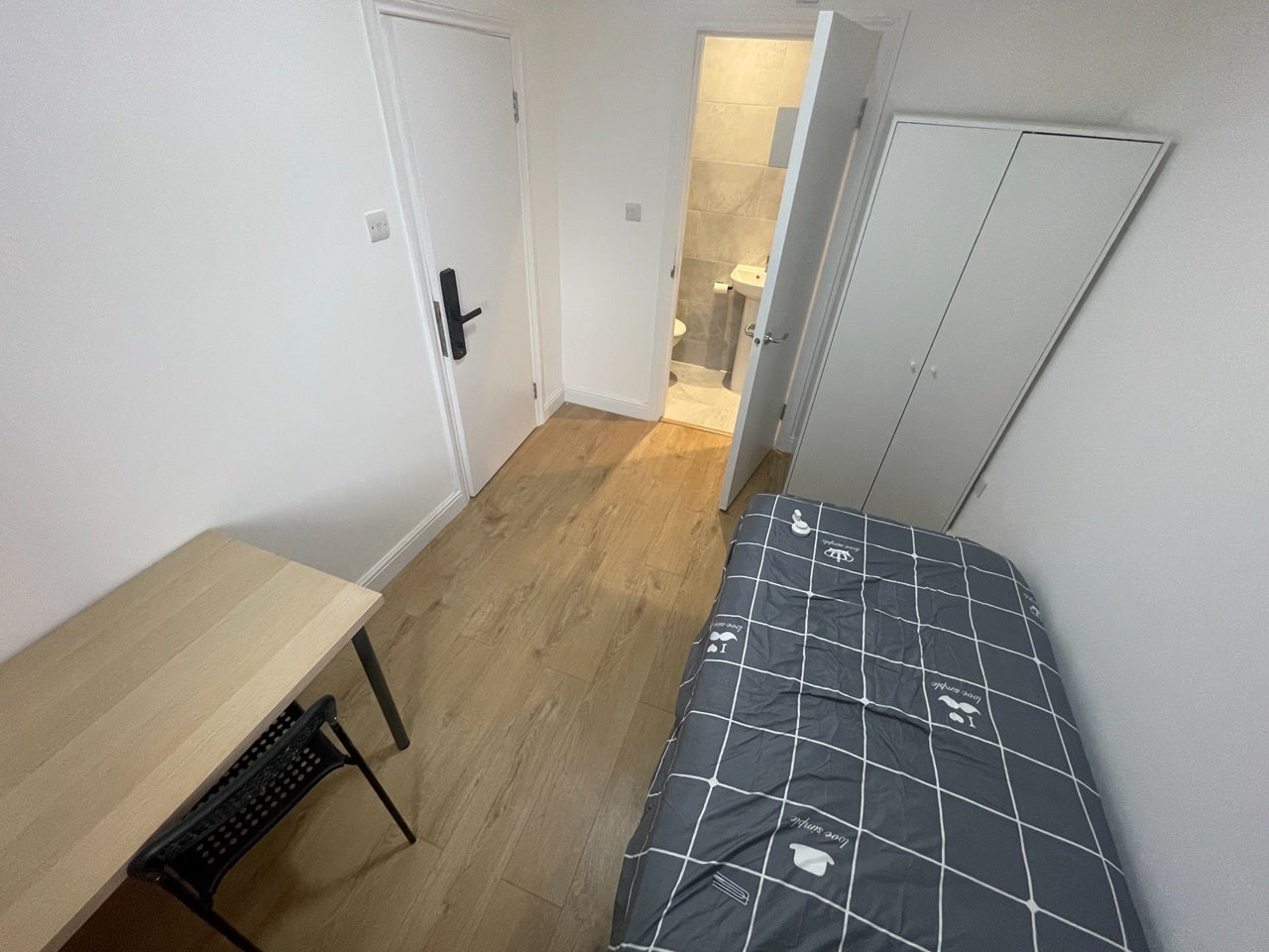 Room Prince Street in Watford