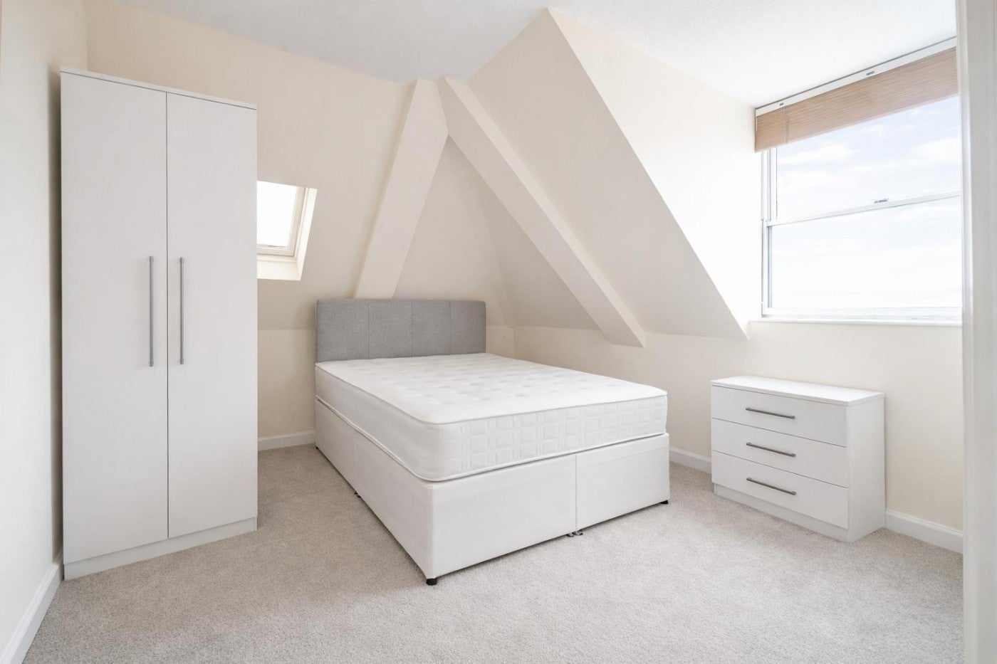 Flat Priory Road in Greater London